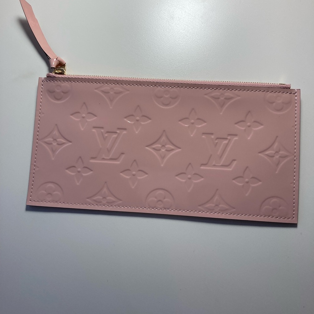 SOLD. Authentic Louis Vuitton zip pouch in Vernis Rose Ballerine pink color. New